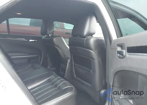 2019 Chrysler 300 300S z USA, uszkodzony, nr VIN 2C3CCABG3KH601040